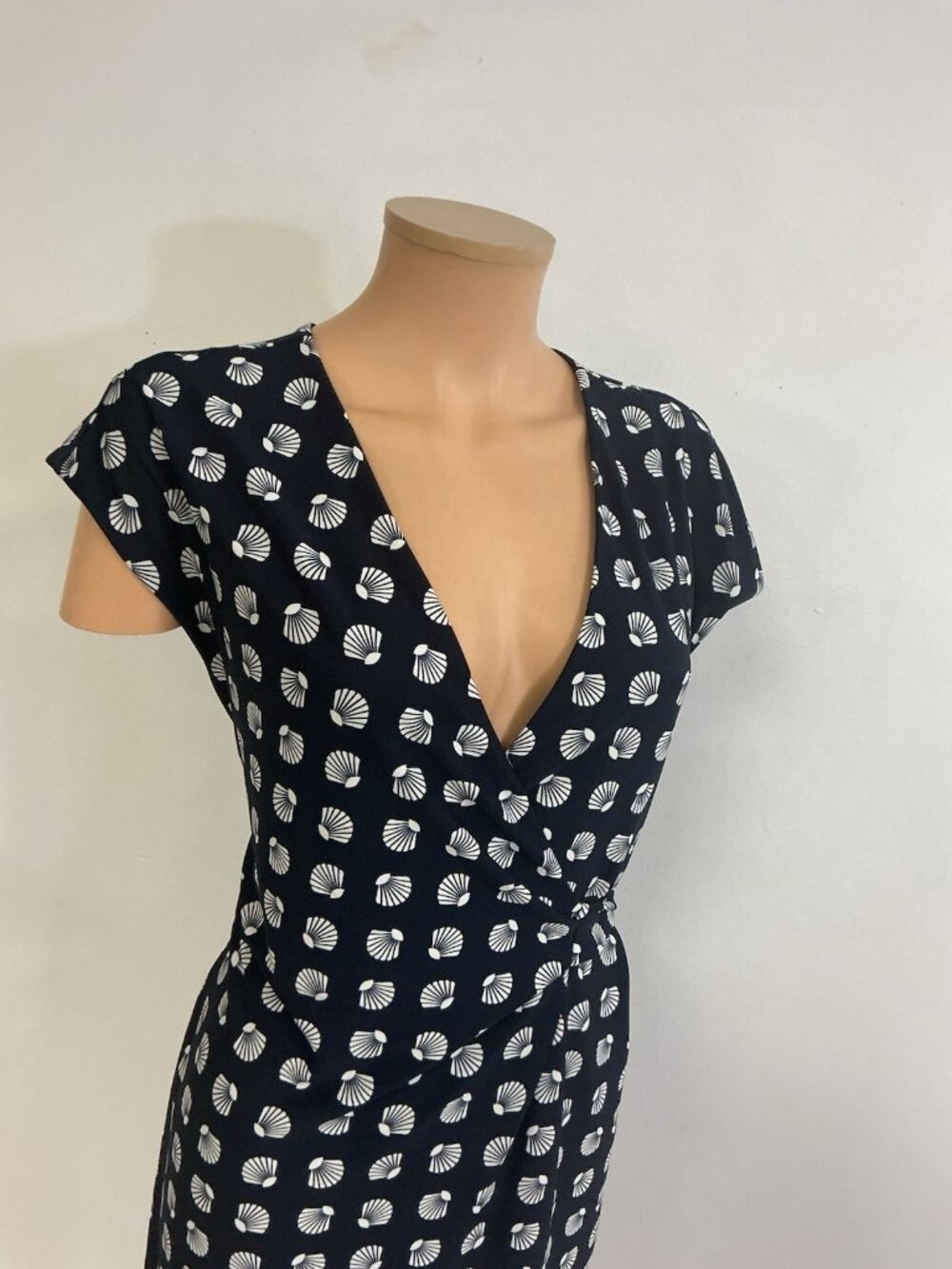 Ann Taylor Navy Wrap Dress Seashell Print Womens 0 - Picture 4 of 9
